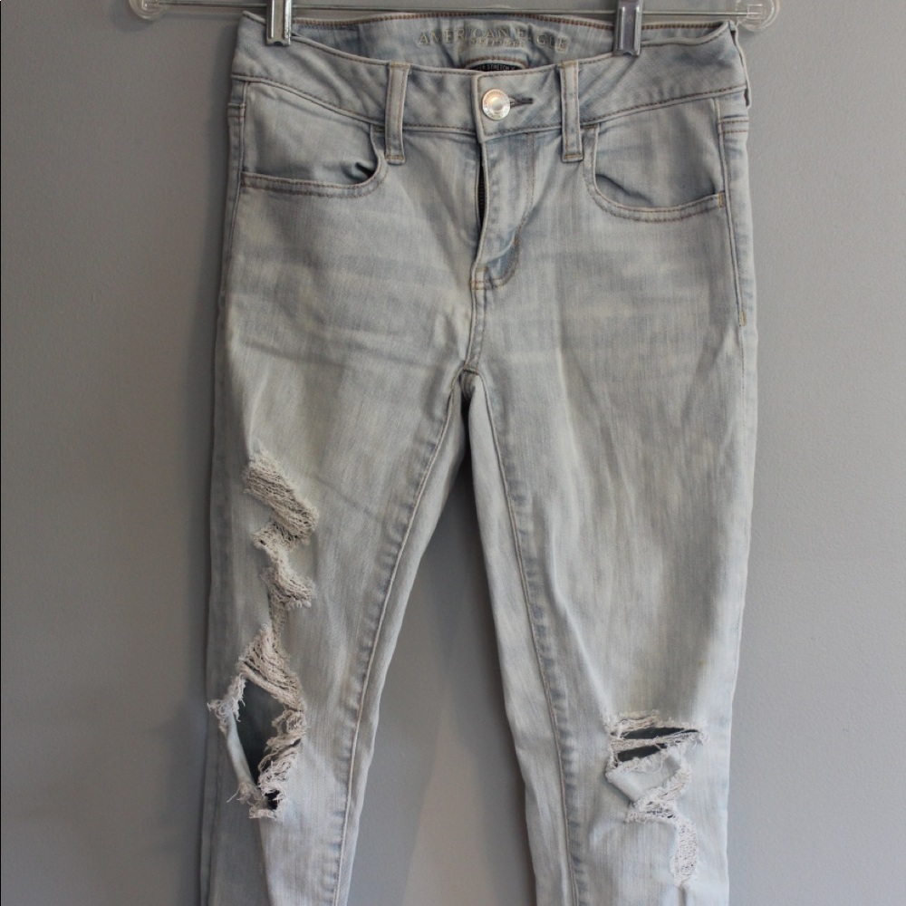 american eagle light washed ripped jeans